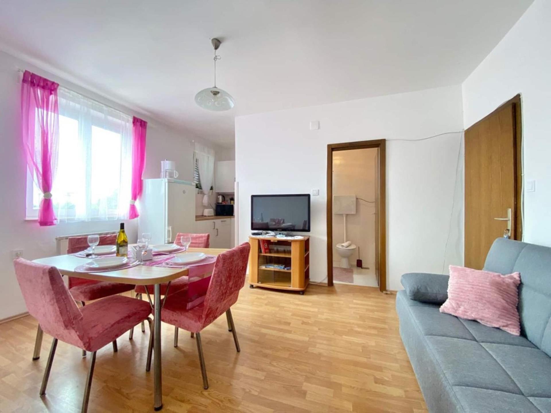 קרק Apartments Xenia Krk מראה חיצוני תמונה